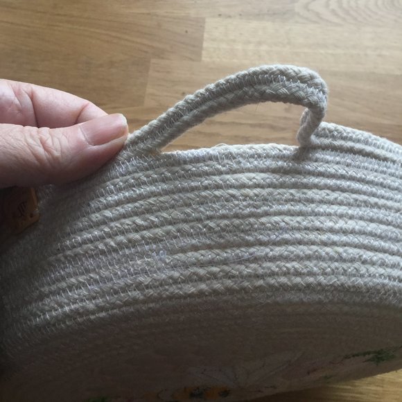 100% New hand crafted embroidered rope basket 11" across - Picture 4 of 5
